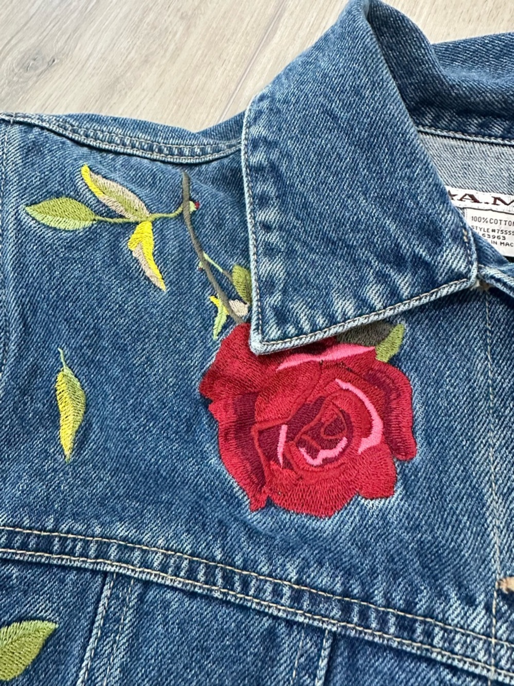 A.M.I. Floral embroidered Jean jacket medium vintage - Picture 5 of 7
